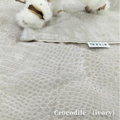 ふるさと納税 和泉市 【Mサイズ43×63cm】大人カッコいい』レザー調プリント綿100%まくらカバー(クロコダイル) |  | 02