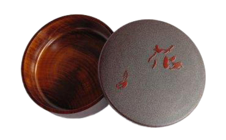 扱いやすく手入れが楽な蓋付き菓子器（直径18cm）