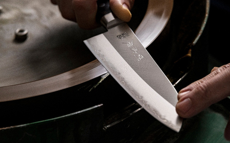 TBS「ララLIFE」で紹介されました(R5.5)　H55-33 関虎徹 V金10号 三徳＆ペティ 包丁2本セット【飛騨・美濃すぐれもの認定品】（安田刃物）