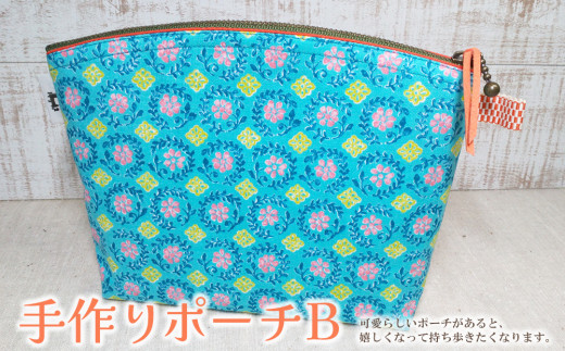 手作りポーチB(ブルー地ピンクイエロー花)【小物入れ 化粧ポーチ トラベルポーチ ハンドメイド 可愛い プレゼント 内ポケット付き マチあり 人生の楽園】K023077