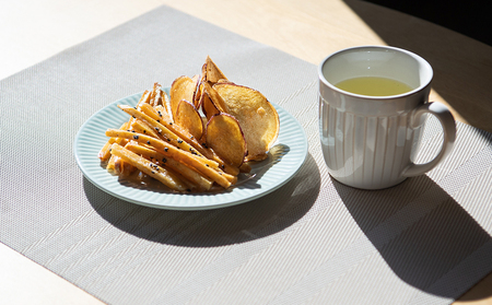 芋けんぴ＆霧山茶 おやつセット（大）　芋屋金次郎 霧山茶園 高知県産 黒胡麻 塩けんぴ 芋チップ 詰め合わせ ギフト