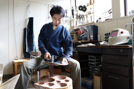 【金属工芸品】雪色の盛皿 アルミ製 白色 19.5cm×20.5cm×1.5cm程 1枚 軽銀盛皿 キッチン 皿 食器 おしゃれ お洒落