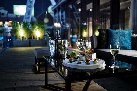 世界初!電波塔に泊まれる「THE TOWER HOTEL NAGOYA」     スイートルーム ペア宿泊券(1泊朝食付)