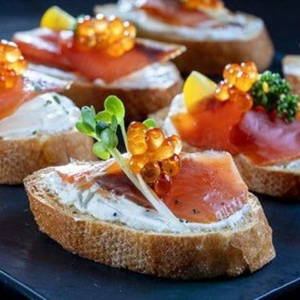 ベーシックセットA【牡蛎にんにくオイル漬けS120g×1個 サケ・マス冷燻製S40g×1個 アラカルト10g×3個セット】福袋