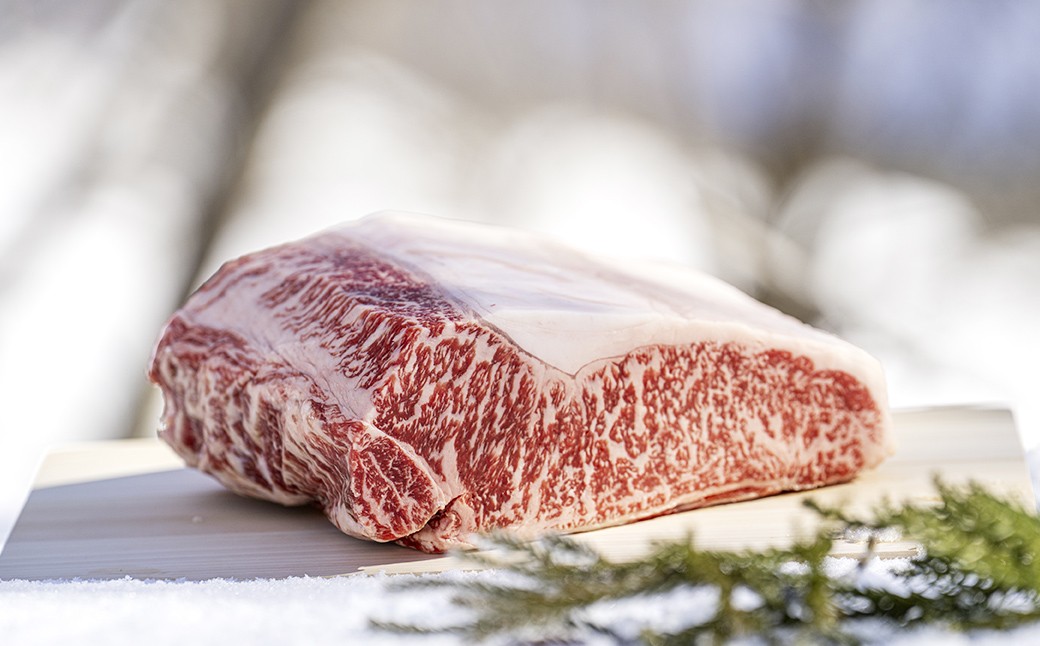 
                  豪雪おたり 村民秘密のグルメ♡ 雪室熟成和牛 ～雪音 YUKINE～ 雪室熟成 長野県産黒毛和牛（信州プレミアム牛肉）サーロイン 500ｇ（250ｇ×2枚）
                