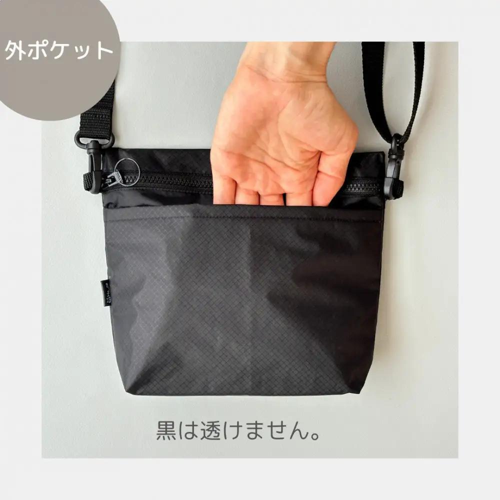 【黒】雨の日にも！ポケット付き軽量ナイロンショルダーバッグ　サコッシュ　撥水ポシェット