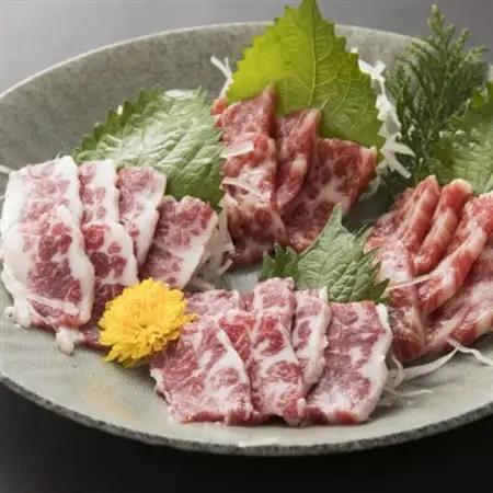 【毎月定期便】【熊本　と畜】霜降り馬刺しスライス　200g(益城町)全3回【配送不可地域：離島】【4051290】