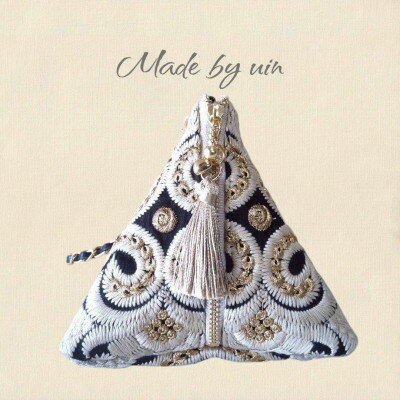 【ふるさと納税】コロンとしたフォルムが愛らしいuinのテトラポーチ　2色セット【1722425】