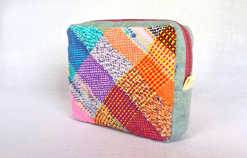 
            さをり織り スクエアポーチ【思いやり型返礼品（支援型）】障がい者支援 福祉作業所 障害者 手作り
          