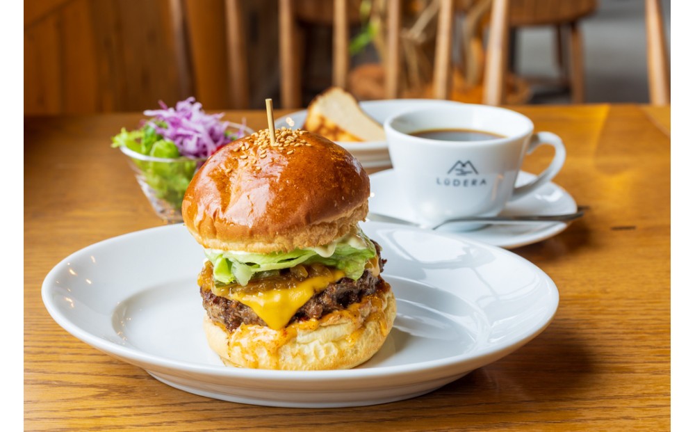 
                  LuDERA 名物　ルデラバーガー＆ポテトセットお食事券
                