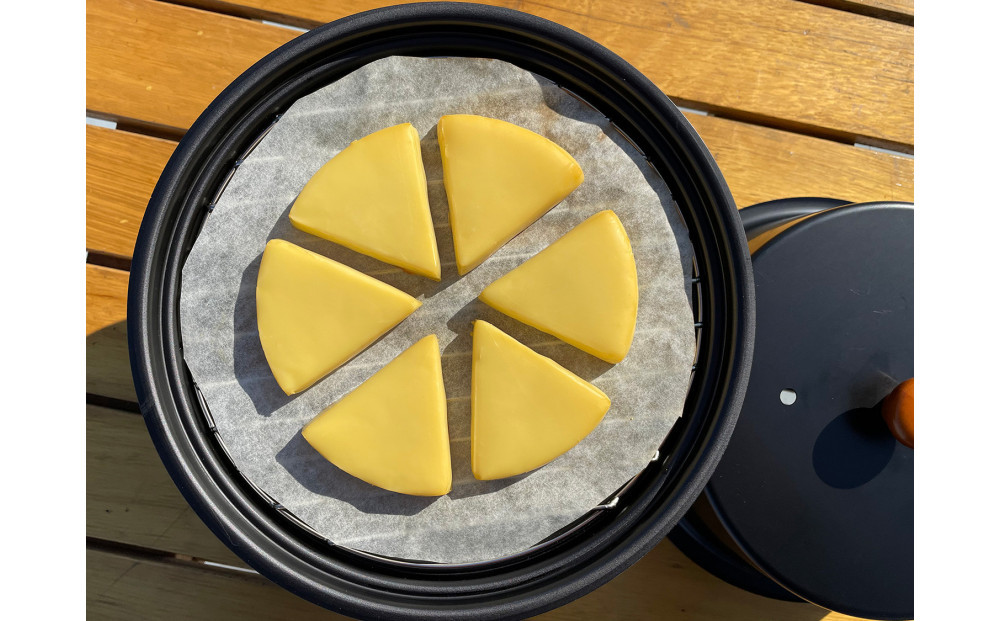 【グラファイトブラック】様々な熱源に対応可能なコンパクトアルミスモーカー