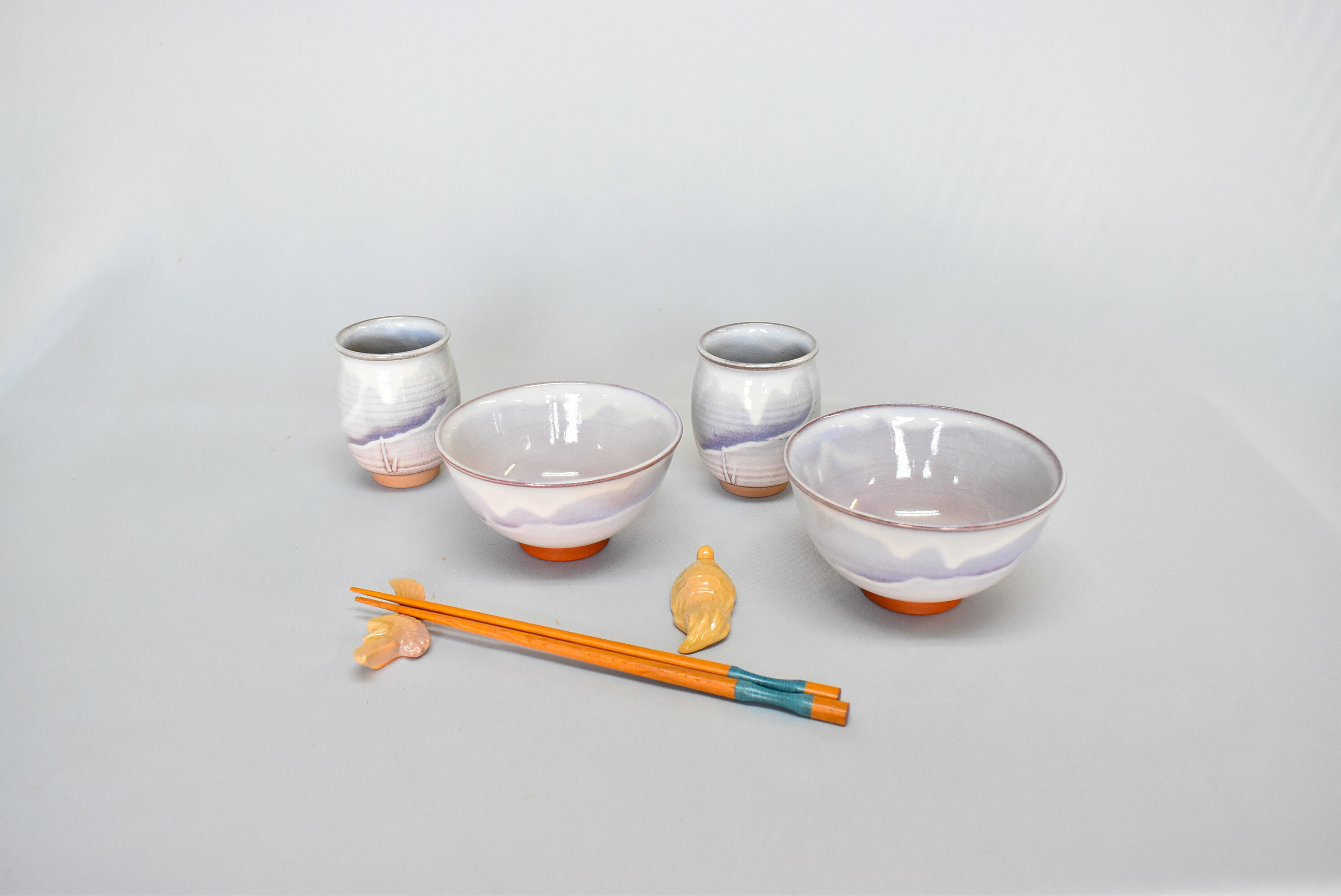 【ふるさと納税】萩焼 萩むらさき福の器揃い(ご飯茶碗・湯呑・鶴亀箸置きセット) 和食器 おしゃれ 陶器 お洒落 食器 おしゃれ食器 和風食器 ギフト 人気 モダン 和モダン かわいい 可愛い 山口県 萩市 日本製 贈り物 プレゼント お祝い 結婚祝い 高級感 上品 引き出物