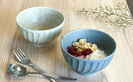 【美濃焼】 タック 13.5cm 小丼 2個セット 土物風ブルー 土物風白ベージュ 瑞浪市 / 山喜製陶 みずなみ焼 丼 器 ボウル[AZCP096]