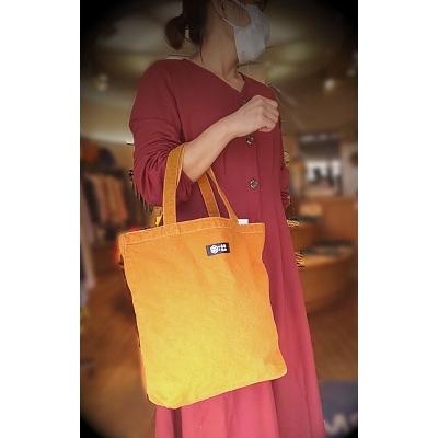 ふるさと納税 熊野市 熊野番茶染めキャンバストートバッグ　ヤマブキ色(チタン媒染) |  | 01