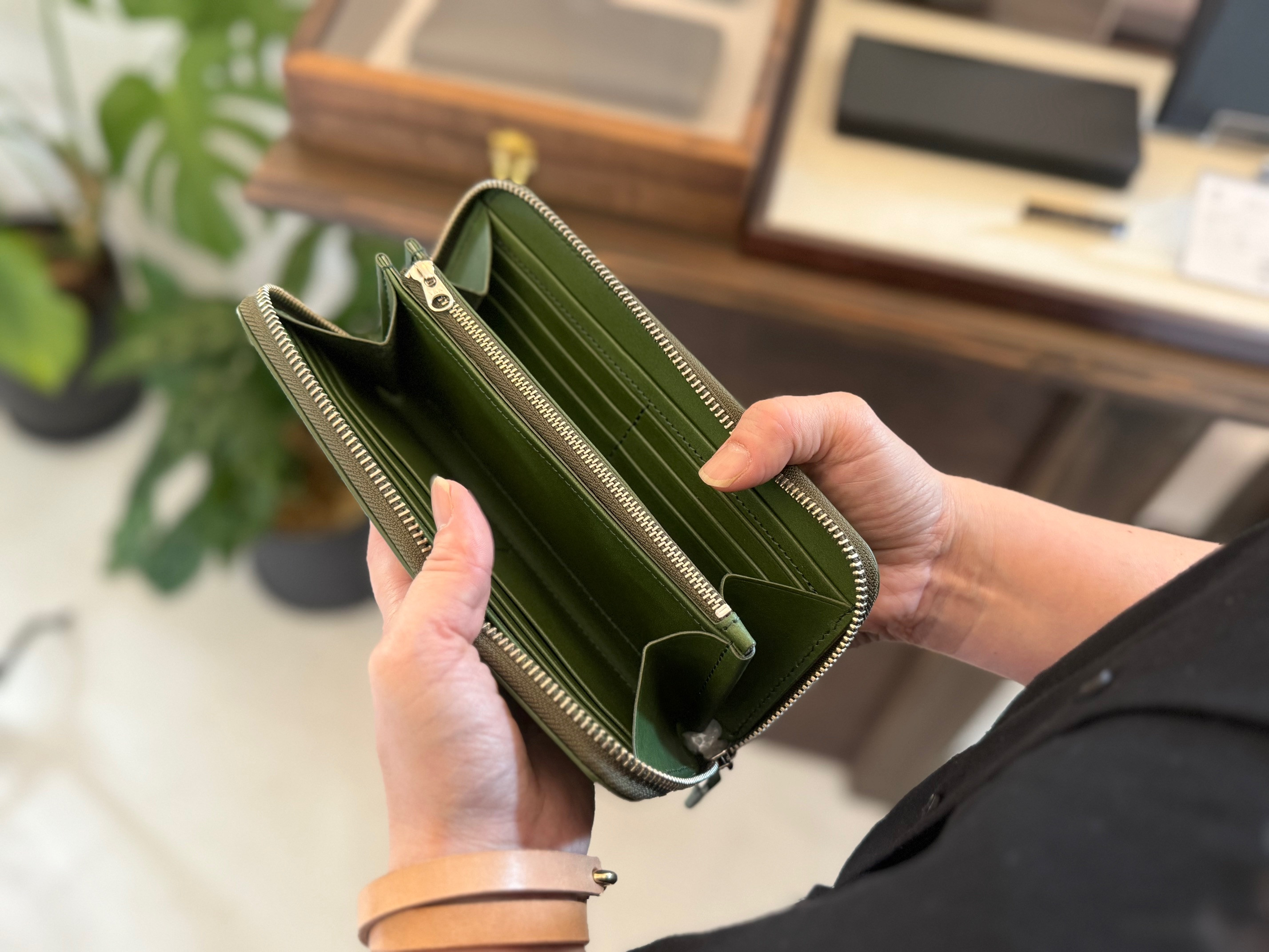 革職人が作った牛革ラウンドファスナー長財布［GRN］