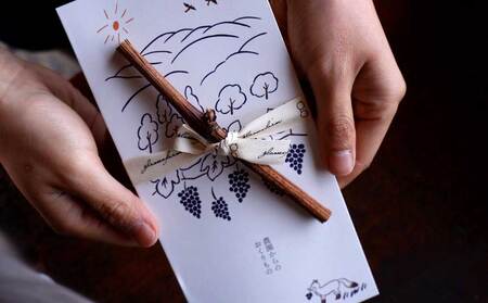 （先行予約2024年発送）【glasses farm】完熟ぶどうの贈り物（シャインマスカット３房）※2024年9月中旬〜10月末頃発送予定