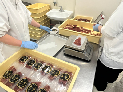 北海道上ノ国町 上ノ国ポークジャーキー食べ比べセット（プレーン、ペッパー）　30g×各2パック