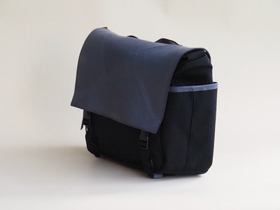 MESSENGER（鹿革メッセンジャーバッグ）CG×BK（チャコールグレー×ブラック） バック 鹿革 メッセンジャーバッグ レザー MESSENGER チャコールグレー×ブラック ジェンダーレス 男女