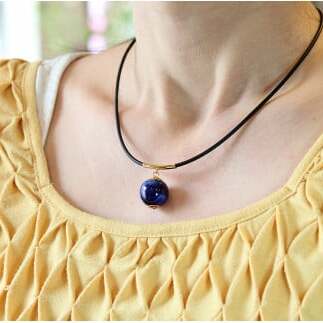  二宮閑山 有田焼磁器玉ペンダント2個セット（しろブルー・るりブルー） A10-166_イメージ5