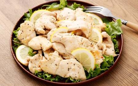 【全3回定期便】国産 鶏肉 トリコロちゃん 計2kg (500g×4パック) ／ バジルペッパー レモンペッパー ソテー用 鶏胸肉 お肉 ソース 肉のマルシン 長崎県 長崎市