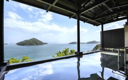 【温泉総選挙2025 絶景部門 全国1位】島のワインを島のホテルで。清風館の「黄金の島会席」宿泊券(2名様) 和風ツイン【個室食】 / 夕食時に島のワインを味わえるプラン