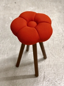 monaca stool：tsubaki（モナカスツール 椿／レンガ色）