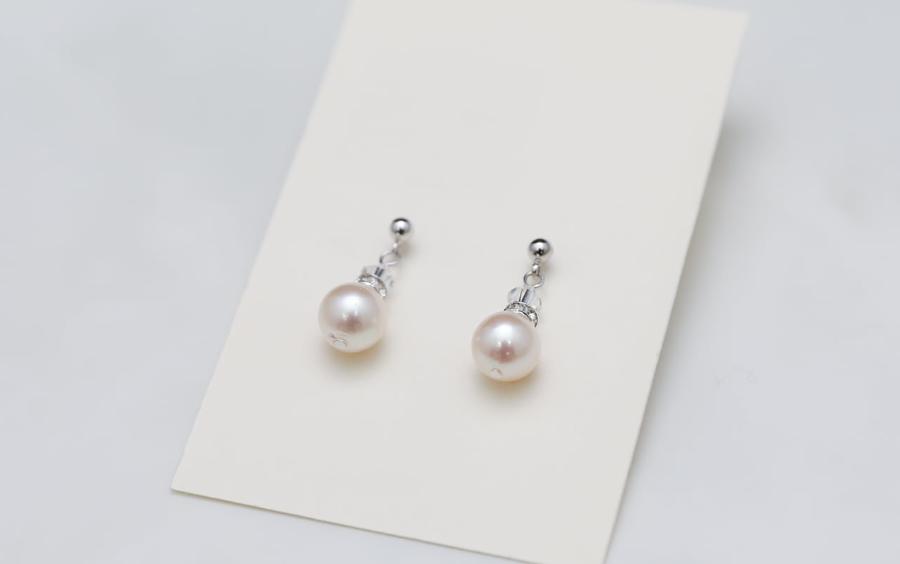 真珠ピアス パールとクリスタルガラスが輝く