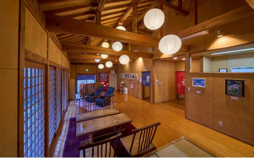 浴場前休憩室でお寛ぎいただけます