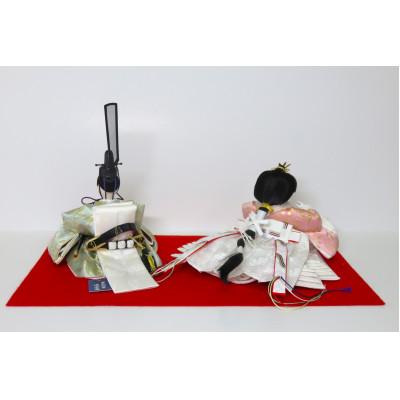 ふるさと納税 北名古屋市 【山田人形店】伝統工芸士　尾張屋 寿翁(すおう)作　額縁仕立ての南天柄の金襴のおひなさま |  | 01
