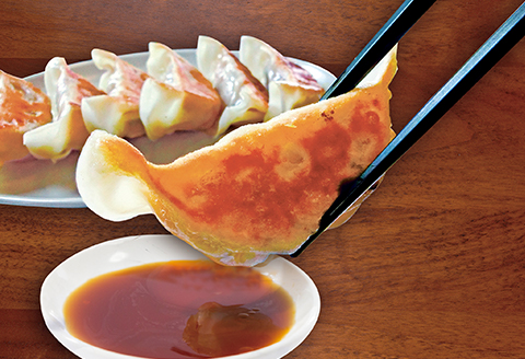 I7-04昭和34年創業 地域密着の町中華屋が作る「金子のシソ餃子」