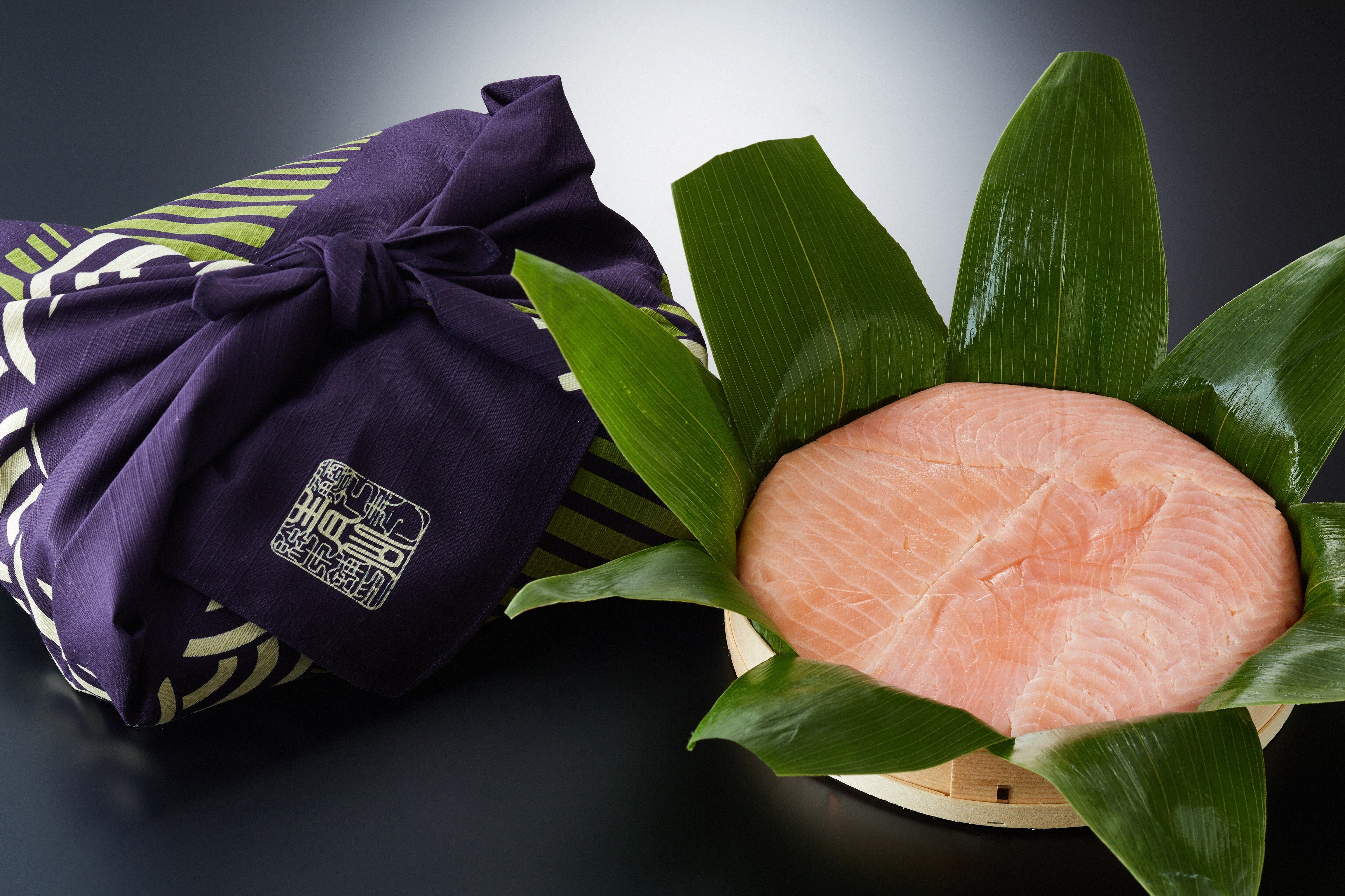 
                  特撰鱒の寿し一段
                