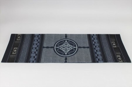 「久留米伝統工芸品」　久留米絣　手織り　テーブルセンター１枚　ｻｲｽﾞ：35㎝×99㎝_Jk053