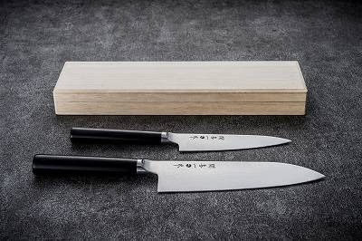 【ふるさと納税】関喜一作 桐箱入り包丁2本セット（三徳180mm＆ペティ130mm）H125-01
