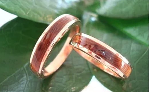 【グレイン】屋久杉リング -太めタイプ- 添（Sou）-「ピンクゴールドタイプ」- メンズ レディース 男性 女性 アクセサリー 贈り物 ギフト おしゃれ お揃い 指輪 木製品 一点物 人気 おすすめ