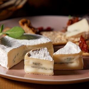 よつ葉 北海道十勝 大人のカマンベール＆ブルー 90g×6個【配送不可地域：離島】【1690047】