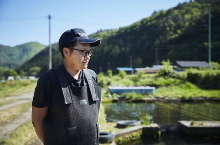 岩姫サーモン 半身×1枚 生食可 【 鮭 サケ さけ ブランドサーモン 冷凍 人気 刺身 寿司 海鮮丼 国産 陸前高田 】