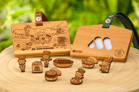 森からうまれたリルモスのピンバッジ 間伐材使用 リルモス(プール)＆モスバーガー ver.【モスバーガー】