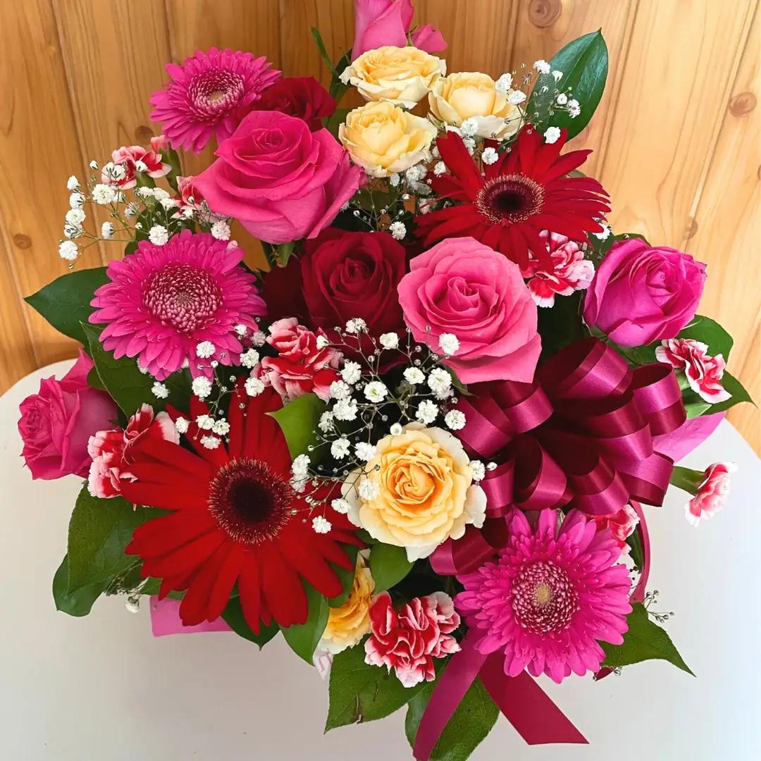 【お花の定期便 12回 毎月】お花たっぷり お花屋さんにおまかせ 季節の フラワーアレンジメント 定期便 生花 ギフト 贈り物 [DP011sa]