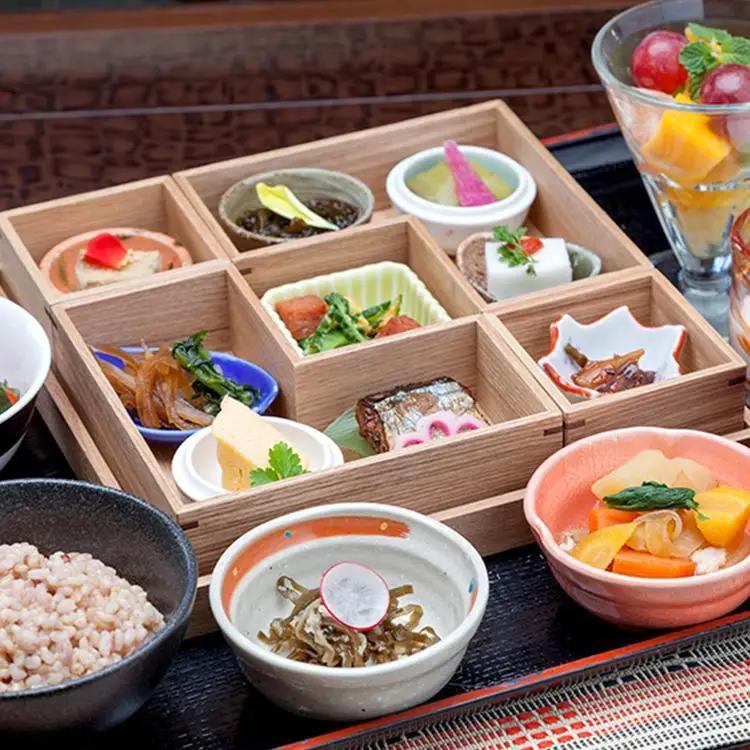 EXES｜ロイヤルプールスイート ペア宿泊券 (1泊 朝夕2食付)｜宿泊 宿泊券 チケット 人気 おすすめ エグゼス ホテル ふるさと リゾート 沖縄県 恩納村