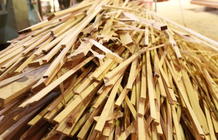 【訳あり】焚き付け用 薪 約15kg　キャンプ アウトドア 焚火 たき火 薪ストーブ 暖炉 乾燥 ミックス 混合 まき マキ 着火剤 燃やす 火 自然 京都産 丹後産 わけあり ワケアリ 訳アリ 訳有