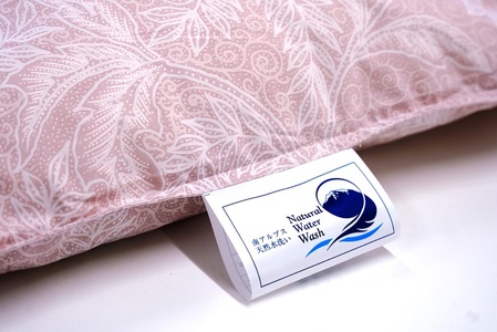 リサイクル羽毛掛布団　白州洗いのリサイクル羽毛ダウン90％使用　羽毛量1.6kg　冬掛けダブルサイズ（ピンク系色）