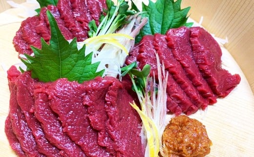 馬刺し　国産　赤身　モモ・ロースセット　約800g　辛味噌付き　食べ比べ　会津　喜多方　真空パック　冷凍　名物　辛みそ【07208-0649】