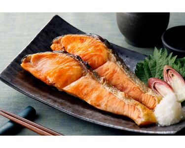 北海道産鮭（薄塩味）10切セット【er003-001-a】サケ さけ シャケ しゃけ 切り身 切身 白鮭 シロサケ 塩鮭 塩漬 塩漬け 焼魚 焼き魚 ムニエル 魚 魚介類 魚介 海鮮 海の幸 海産物 