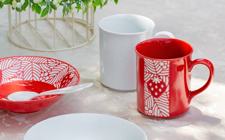 【波佐見焼】苺ミルク マグカップ 〈赤/白〉 2点セット【西海陶器】[OA475]