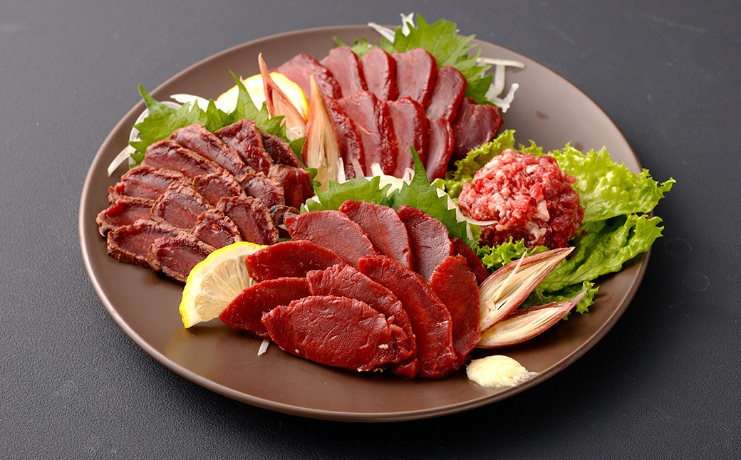 
            馬刺し 赤身・タタキ・ユッケセット 馬肉 お肉 タレ ポン酢 桜ユッケ
          