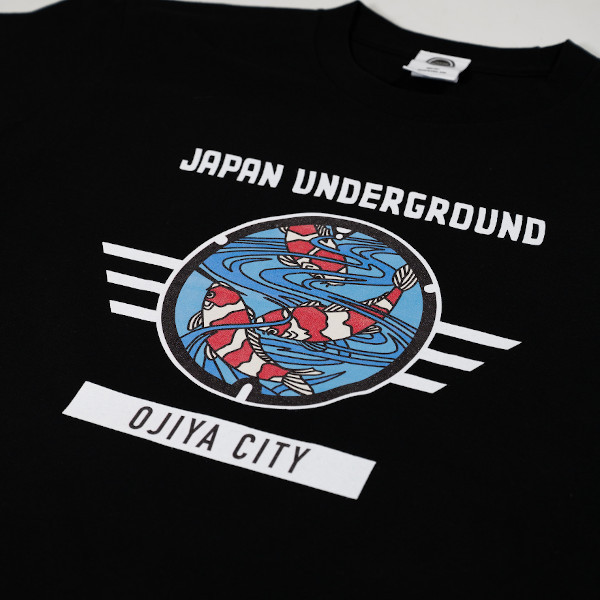 
            小千谷市マンホールTシャツ（黒）【4サイズから選択】 錦鯉デザイン TAK JAPAN 【0037-0002SV00-01】
          