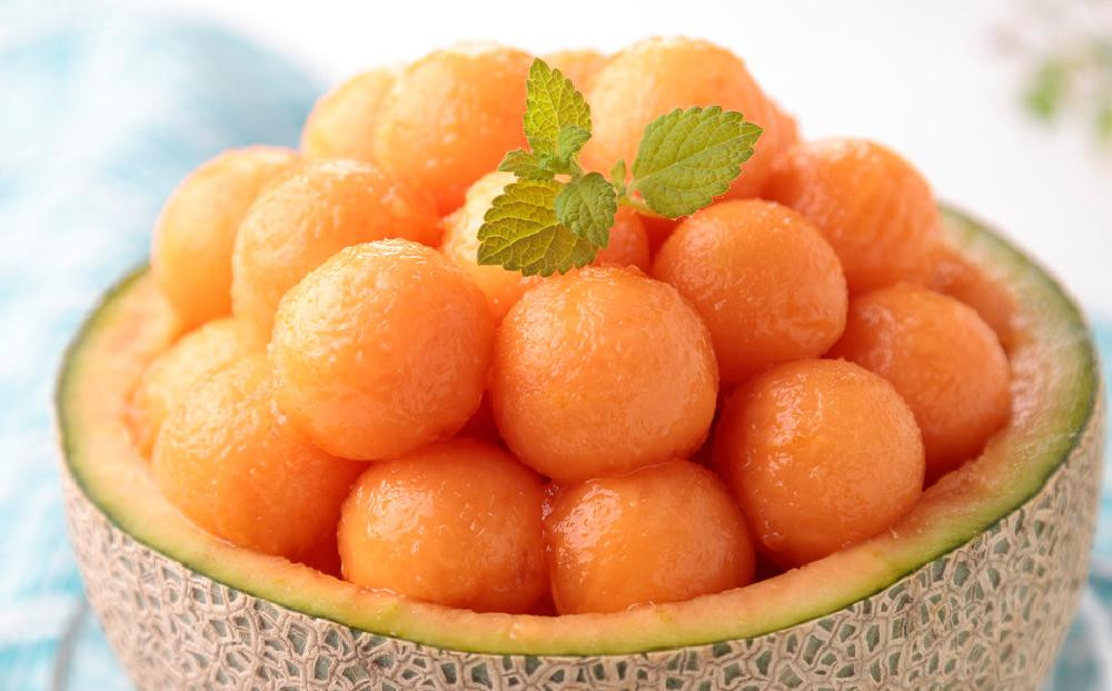 【26年発送先行予約】香り豊かな 北海道レッドメロン 1.6kg×3玉(2026年7月下旬から発送開始予定) 【 果物 くだもの フルーツ メロン 赤肉 赤肉メロン 旬 お取り寄せ 甘い 北海道産 旭