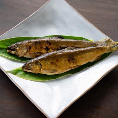 ふるさと納税 津和野町 〈清流・高津川産〉香味豊かな天然鮎の炭火塩焼き1匹入りレトルト×2袋