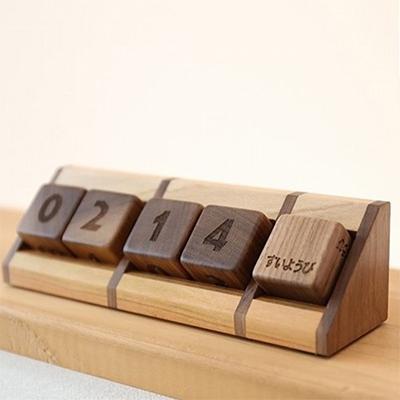 ふるさと納税 赤磐市 bolly木工房　木のサイコロ型万年カレンダー(ウォールナット/ひらがな)[NO5765-0434]