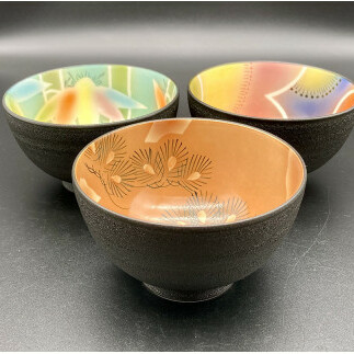 有田焼 伝作窯 黒助茶碗 松竹梅 3個セット A55-59_イメージ2